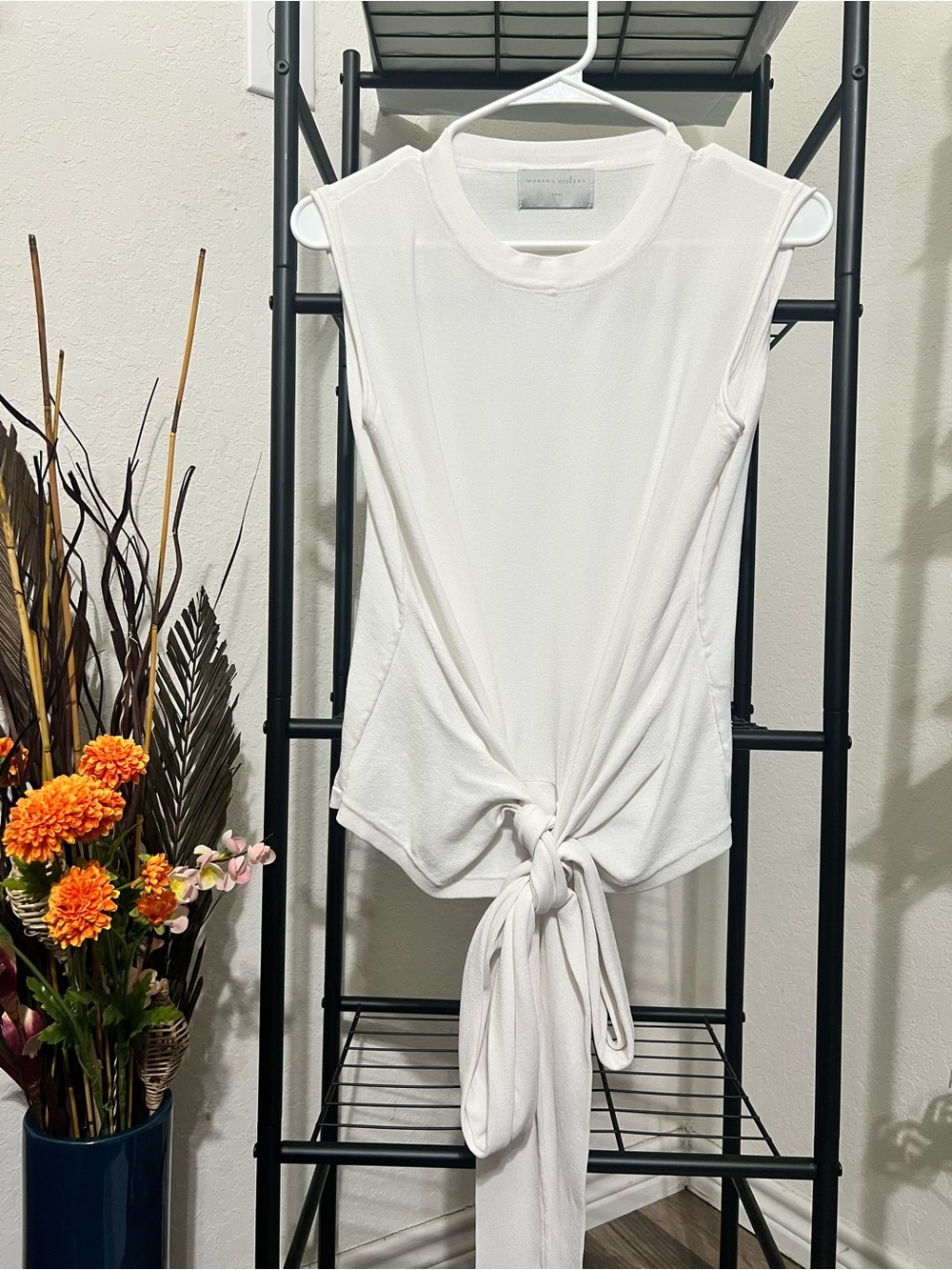 Modern Citizen Ivory Tie-Front Sleeveless blouse